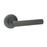 Quincalux Royal deurklinken L-model op rond rozet