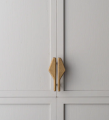 Outline C Handle h.o.h. 85 mm, getrommeld messing