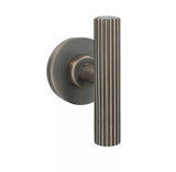 Quincalux Royal deurklinken T-model op rond rozet, messing brons mat