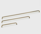 Curve meubelgreep h.o.h. 592 mm, Aged Brass