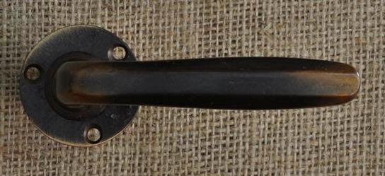 Giara-deurkrukken-M11-R3-op-rond-rozet-40-mm-verdonkerd-brons
